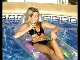 La casalinga si film porno completi nuovi masturba mentre suo marito scopa un'altra ragazza