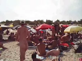Cash motiva la bionda magra a spogliarsi davanti alla telecamera nuovi video hard italiani