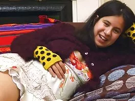 La bellezza dai capelli lunghi massaggia la video amatoriali italiani nuovi figa ed è felice di succhiare il cazzo duro