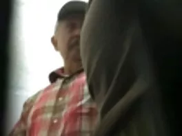 Pulcino nuovi video porno hd con enormi brocche e ragazzo si accoppiano all'aperto sulla sedia a sdraio