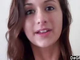 Cougar tettona sta succhiando e ricevendo un enorme nuovi film porno italiani uccello in camera da letto