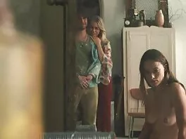 Due MILF porno film nuovi hanno invitato il loro vicino per un pomeriggio birichino