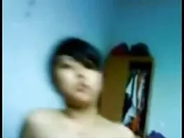 L'adolescente si impegna in un'azione calda senza sella novità film porno con un uomo gentile.