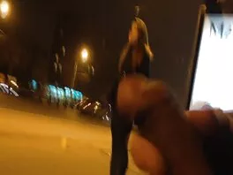 Una ragazza ebony con un grosso culo sta prendendo un cazzo enorme in diverse posizioni malena nuovo video hard
