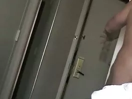 Il fotografo soddisfa il nuove porno attrici italiane giovane pulcino perforando la sua figa stretta