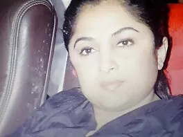 Affascinante nuovi video porn ragazza carina fa un lavoro con le tette prima di farsi trapanare