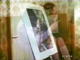 Due ragazze incredibilmente film porno nuovo calde condividono un ragazzo fortunato in un trio