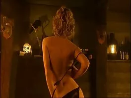Dopo il cunnilingus, la ragazza prende il cazzo in bocca e lo nuovi video hard gratis succhia