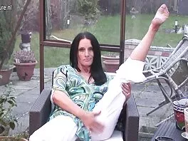 Latina video porno gratis nuovi nerd con un corpo naturale incredibile succhia un cazzo duro