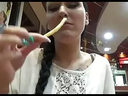 La ragazza ebony ammazza il tempo nuovi film porno italiani essendo gobba dall'uomo vicino alla cabina della doccia
