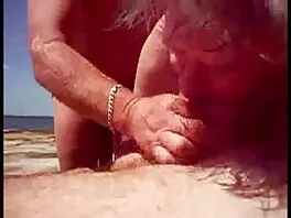 La ragazza ha dato all'uomo più anziano un suggerimento che era disposta film hard nuovi gratis a essere carnale