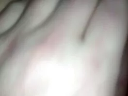 MILF bionda arrapata si spoglia e fa una bella sega a quest'uomo filmpornonuovi
