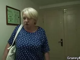 Compilation piena di video hard nuovi troie tettone che adorano il vero cazzo