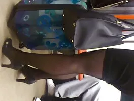 Bimbo pulcino gag sul cazzo dell'uomo xxx nuovi sotto il controllo di sua moglie