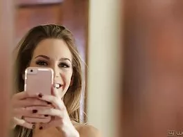 Una coppia cattiva prova le meraviglie di un gioco nuovi video roberta gemma a tre e lo adora