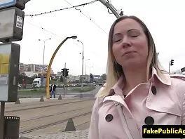 Dopo aver fatto un pompino, cutie viene analmente annerito con ultimi film porno italiani un enorme cazzo